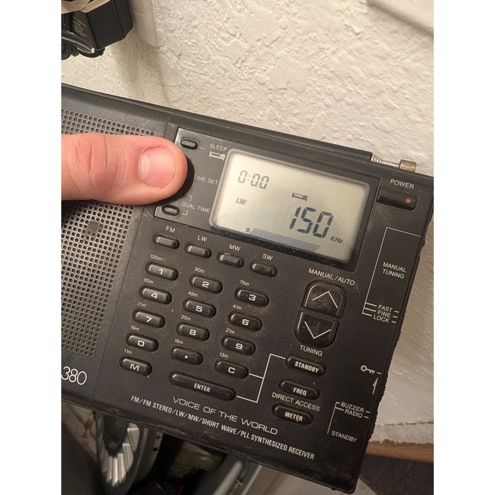 Realistic DX-380 AM/FM/Shortwave Radio *Parts Only * Possible Short